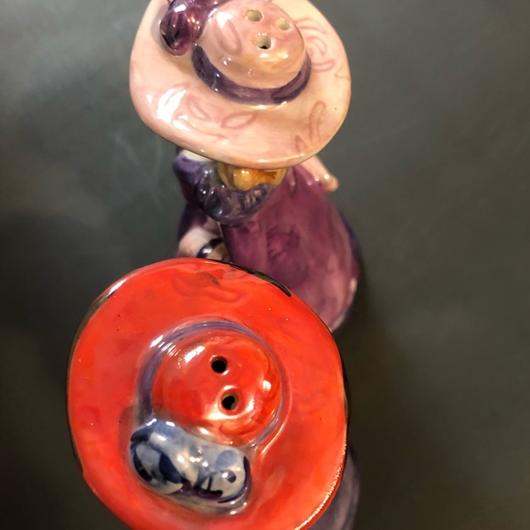 RHS - Pink and Red Hat Salt and Pepper Shakers - Picture 9 of 11